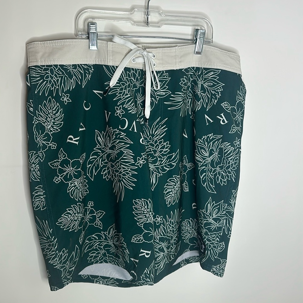 RVCA men’s board swim shorts trunks size 34 EUC